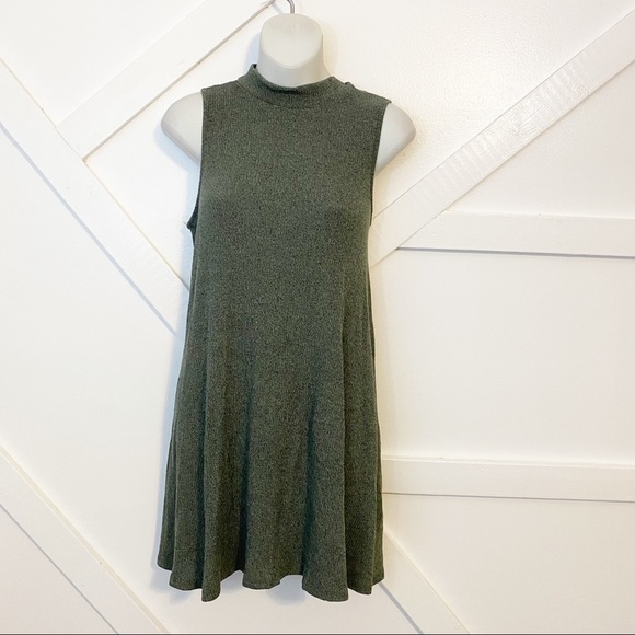 Michelle by Comune Lindsay Mockneck Sleeveless Knit Mini Sweater Dress Green M - Picture 1 of 8